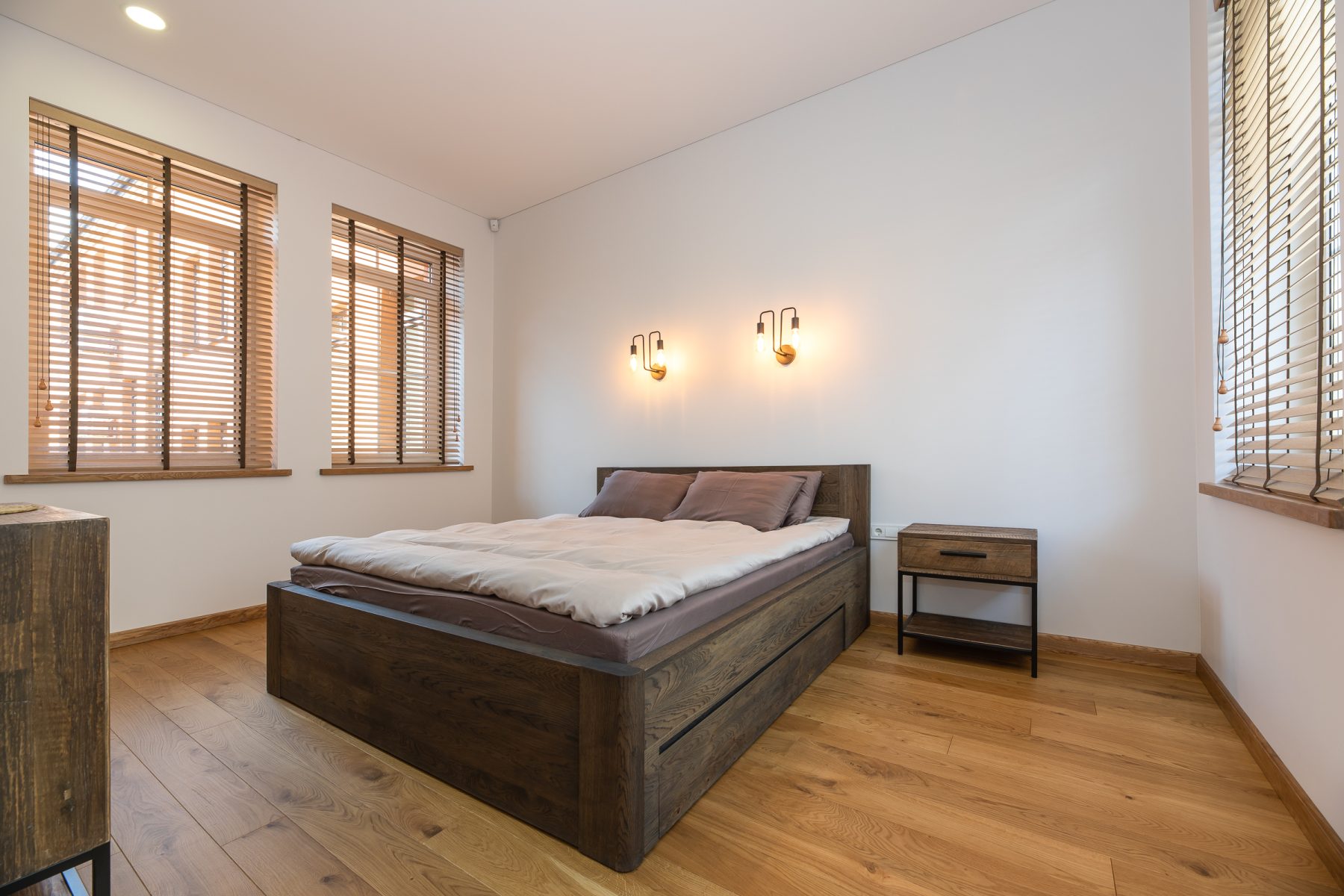 Miegamas kambarys dviejų aukštų bute