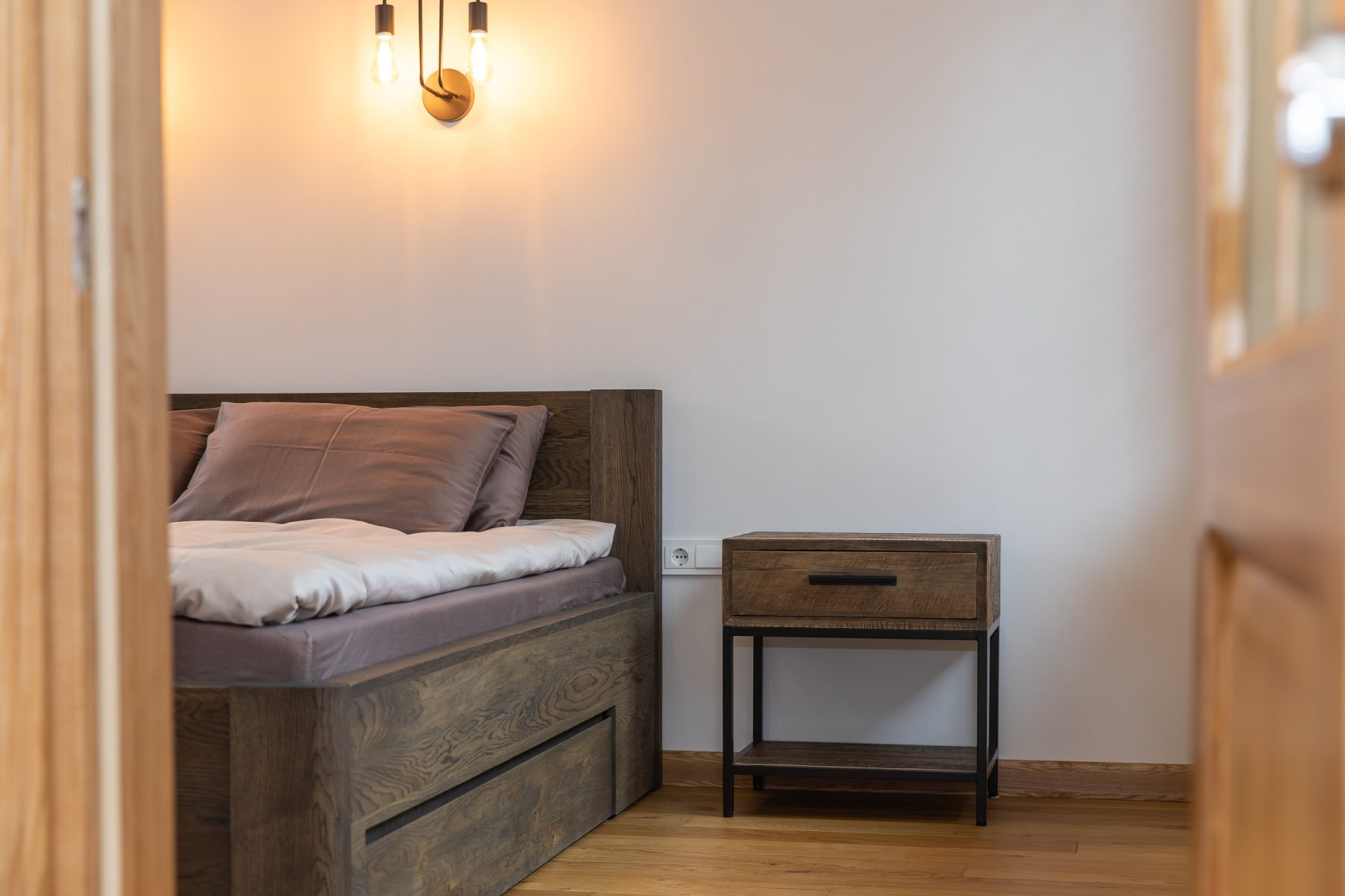 Miegamas kambarys dviejų aukštų bute