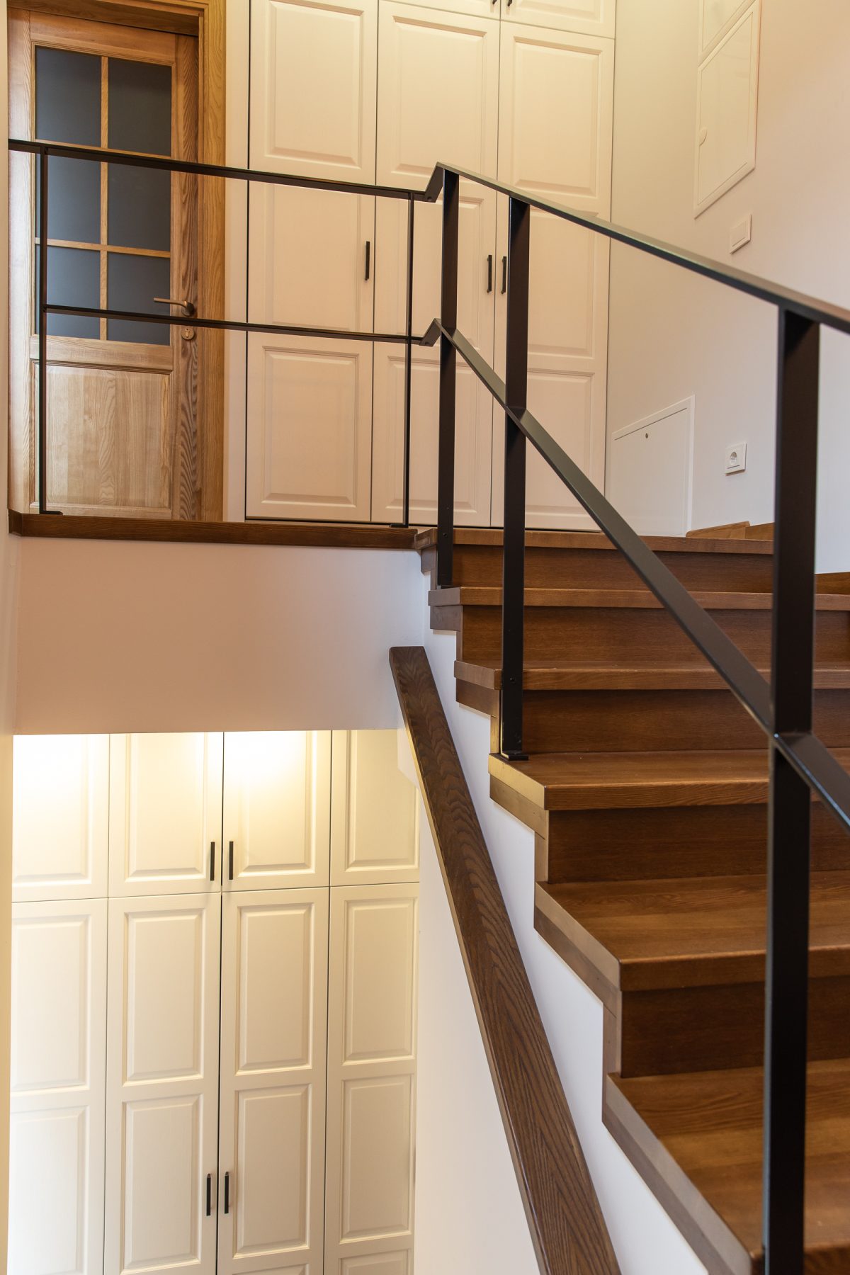 Dviejų aukštų butas moderniame bute