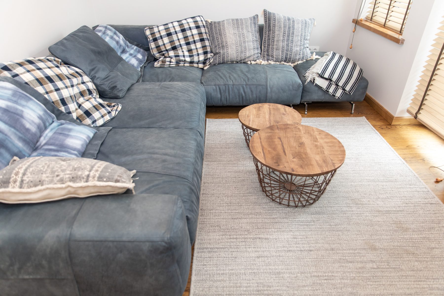 Stilinga svetainė moderniame apartamente