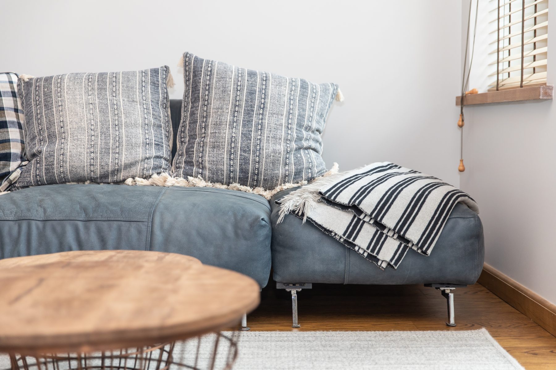 Stilinga svetainė moderniame apartamente