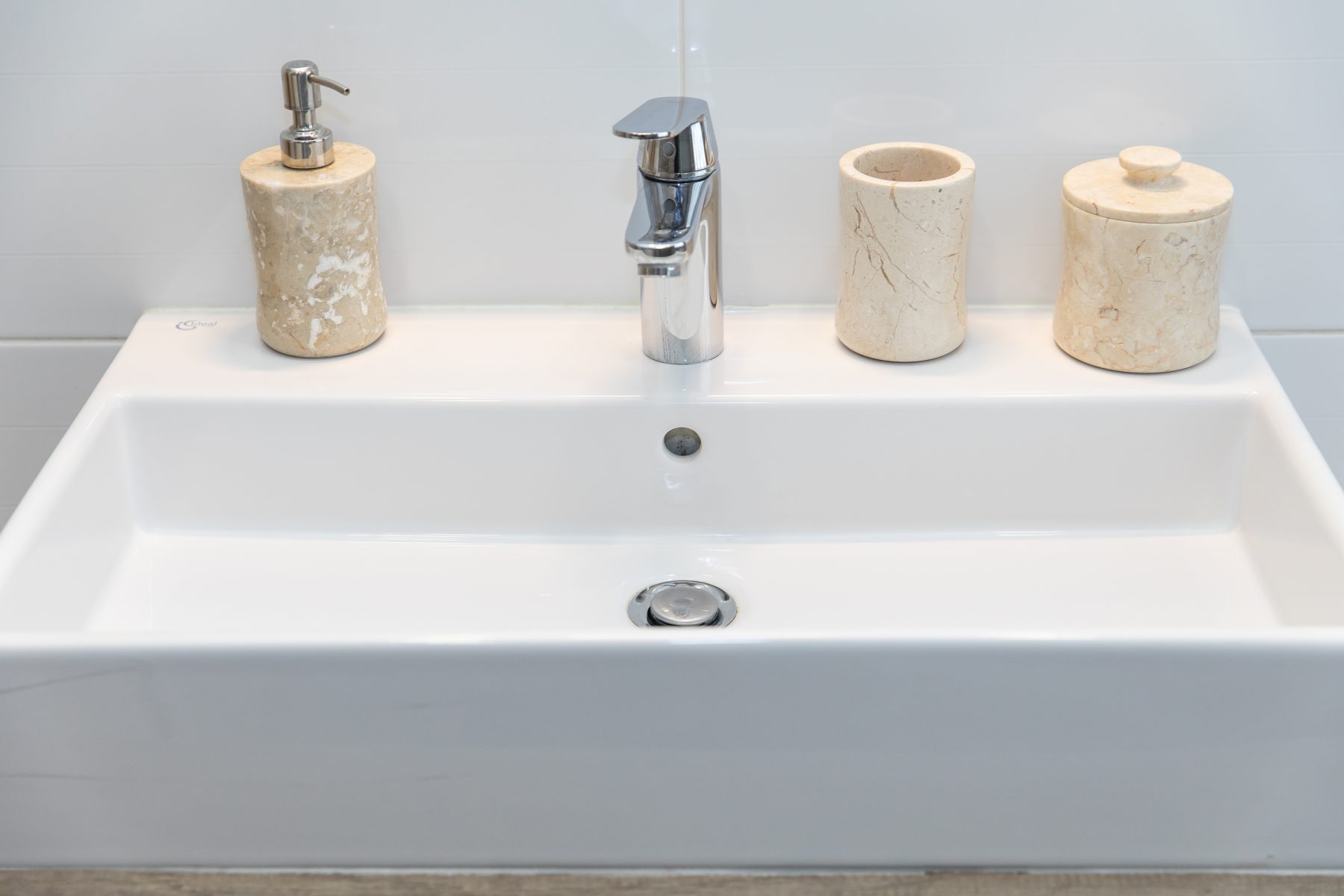 Šviesus ir funkcionalus vonios kambarys