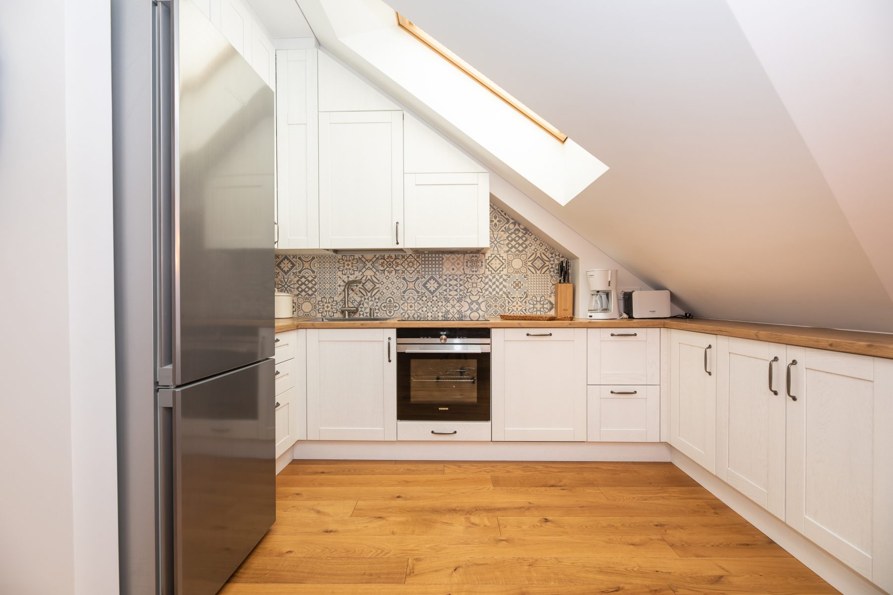 Moderni virtuvė su buitine technika