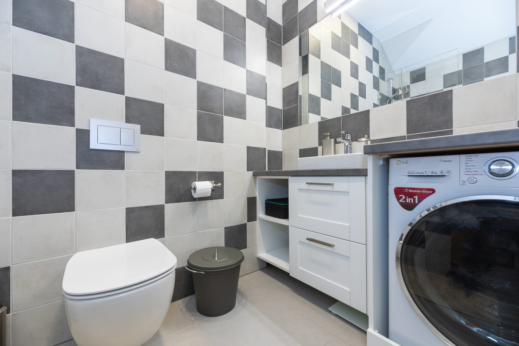 Vonios akcentai - kriauklė, toletas