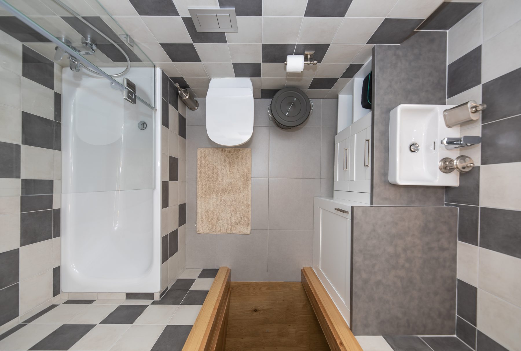 Vonios akcentai - kriauklė, toletas