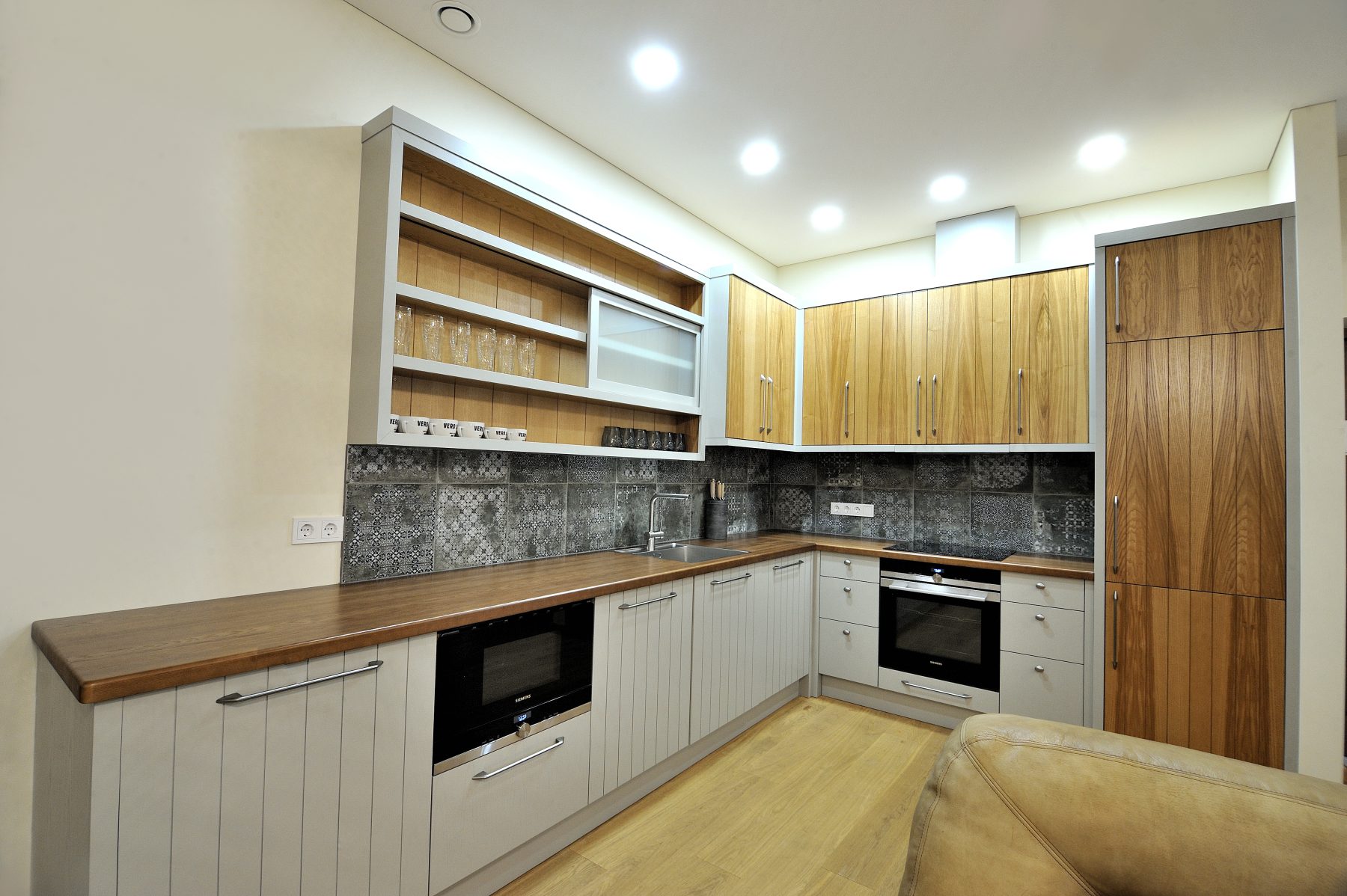 Moderni virtuvės zona ir valgomasis