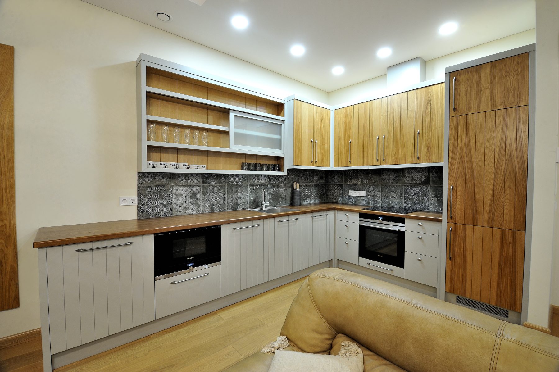 Moderni virtuvės zona ir valgomasis