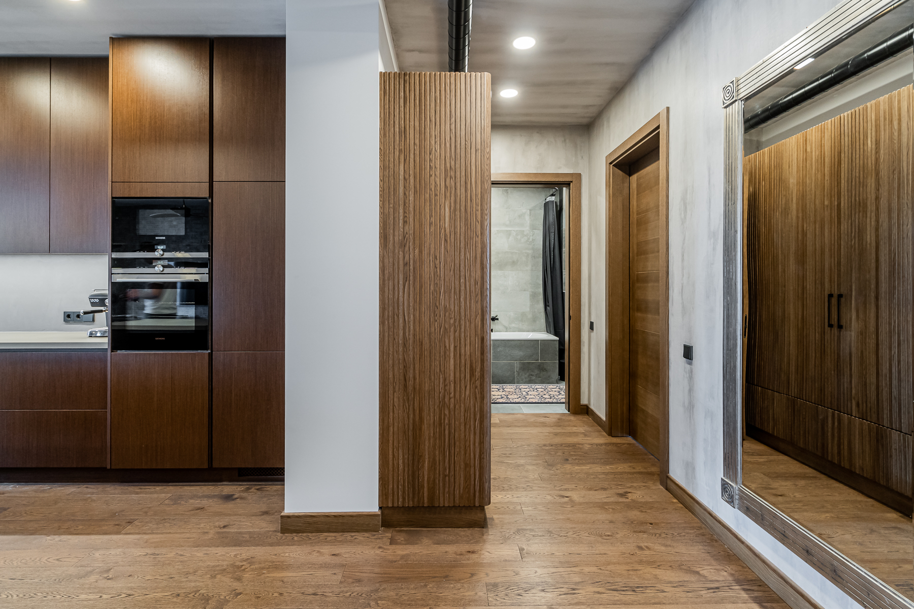 Stilinga virtuvė su moderniais sprendimais