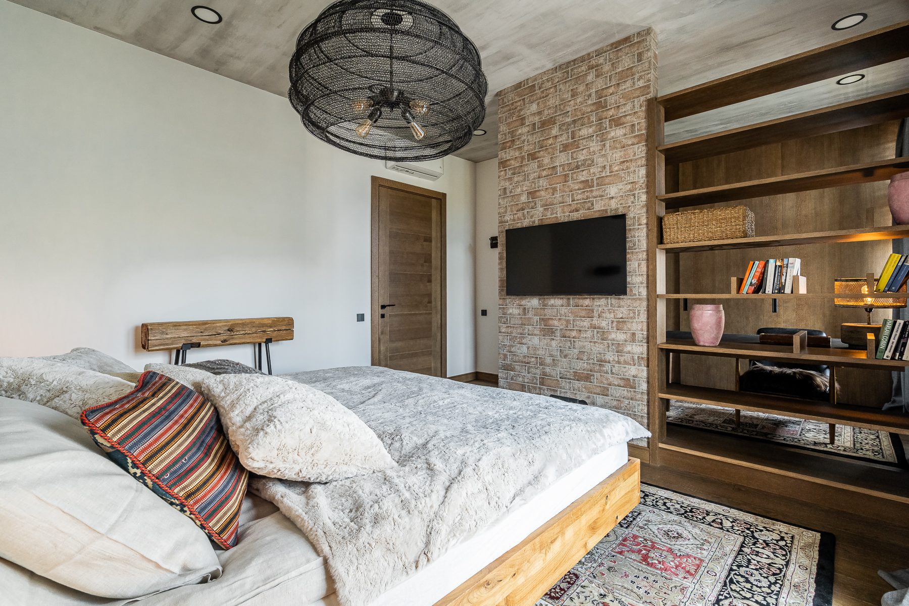 Miegamasis su patogia lova ir ramia atmosfera