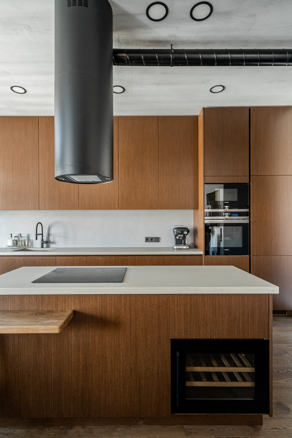 Stilinga virtuvė su moderniais sprendimais