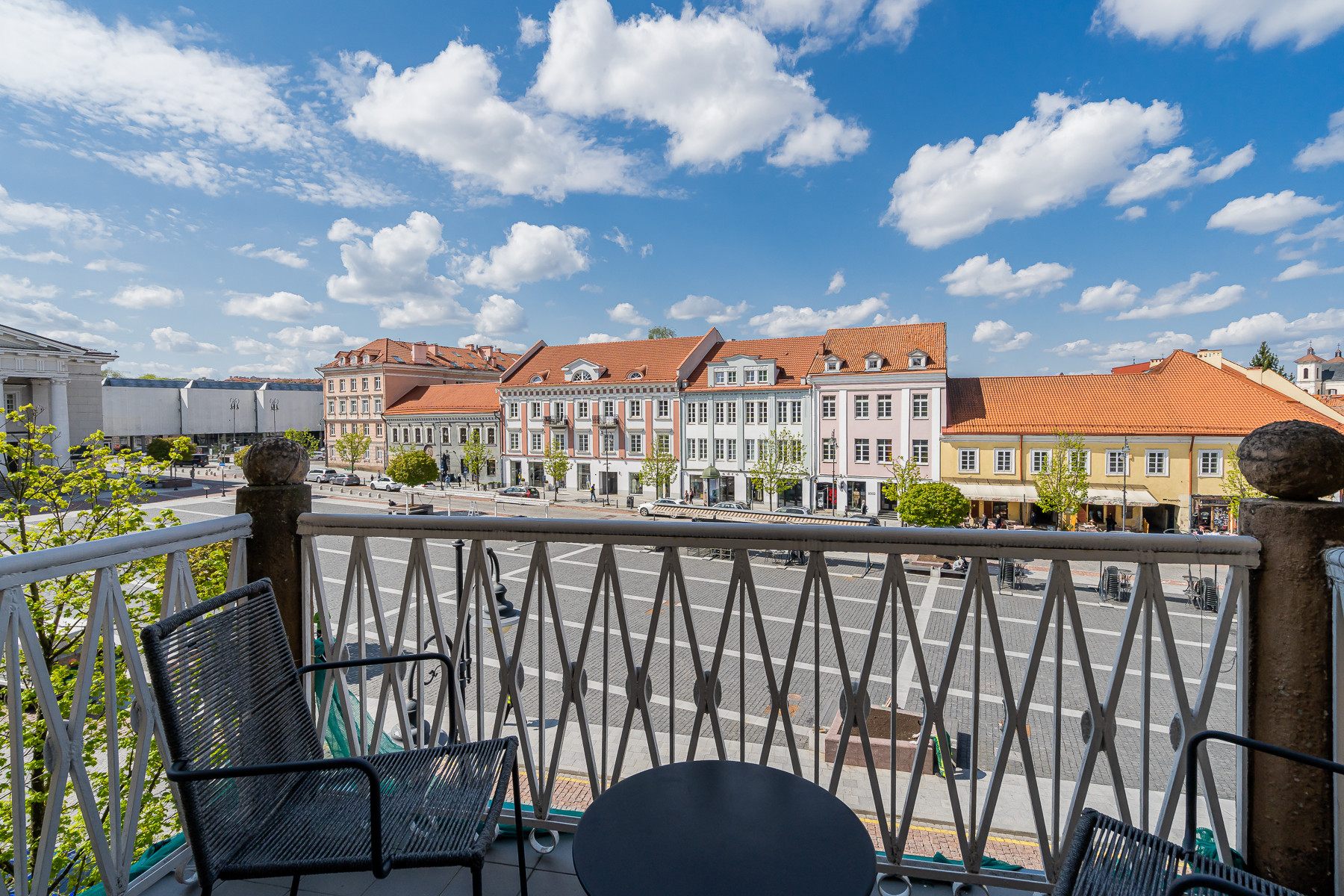 Balkonas su vaizdu į Vilniaus Rotušės aikštę