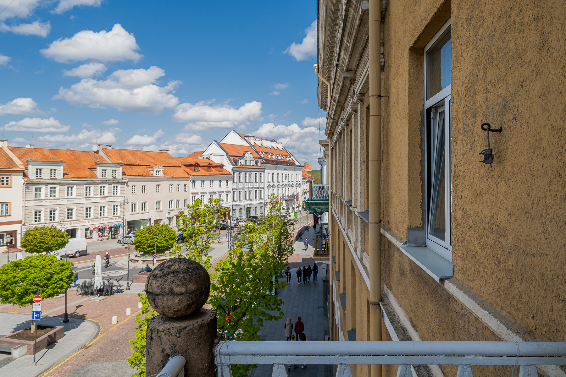 Balkonas su vaizdu į Vilniaus Rotušės aikštę