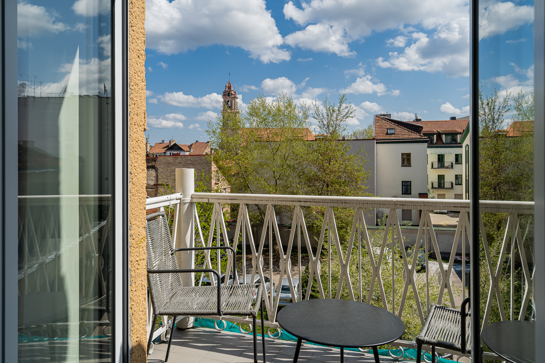 Balkonas su vaizdu į Vilniaus Rotušės aikštę