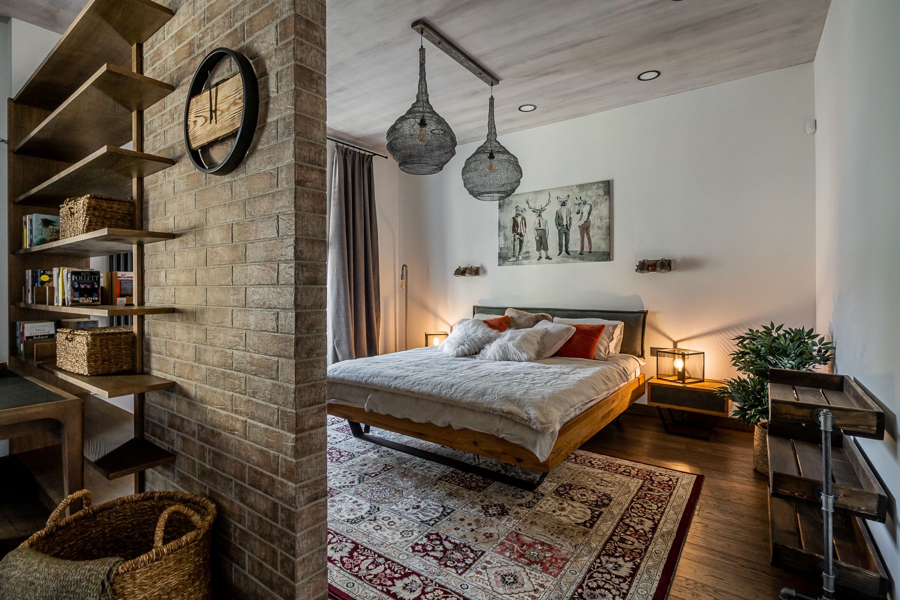 Miegamasis su dvigule lova ir švelniu apšvietimu