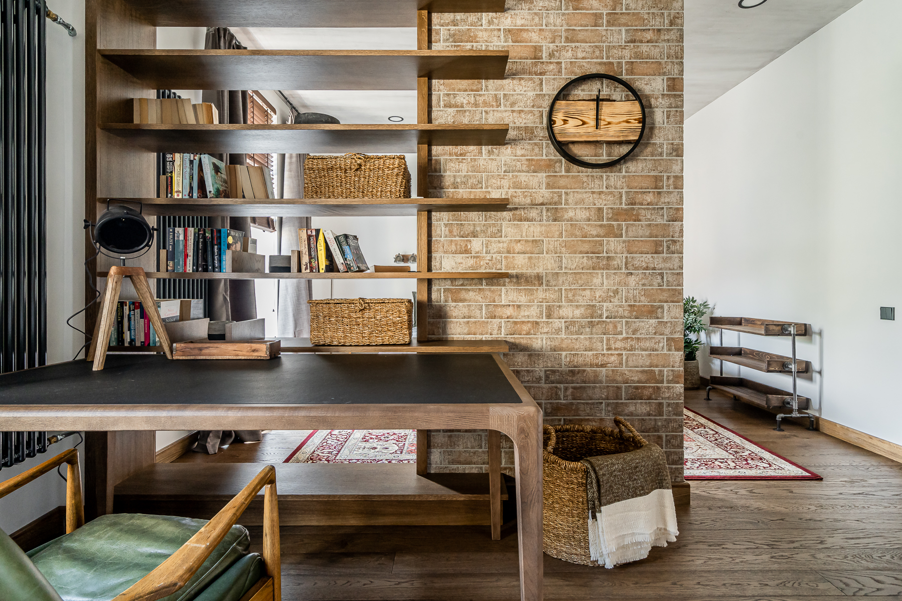 Darbo vieta su kompiuterio stalu