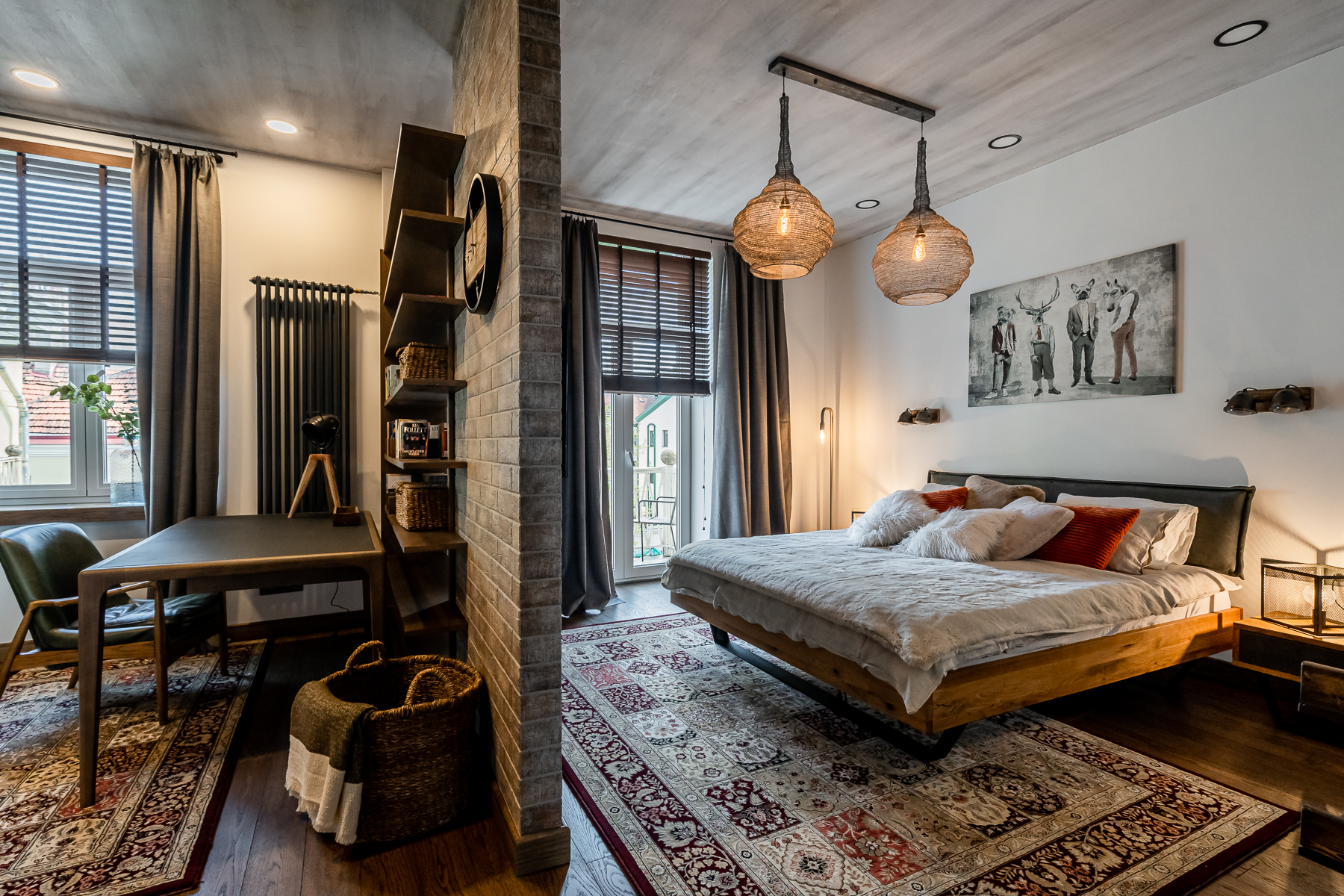 Modernus miegamasis su natūraliomis medžiagomis ir jaukia atmosfera