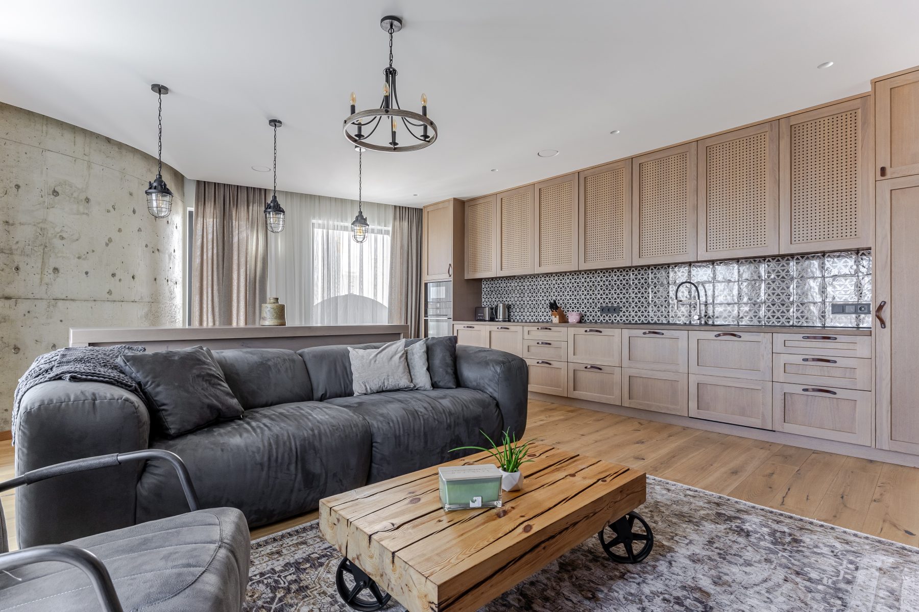 Moderni virtuvė su pilnai integruota buitine technika