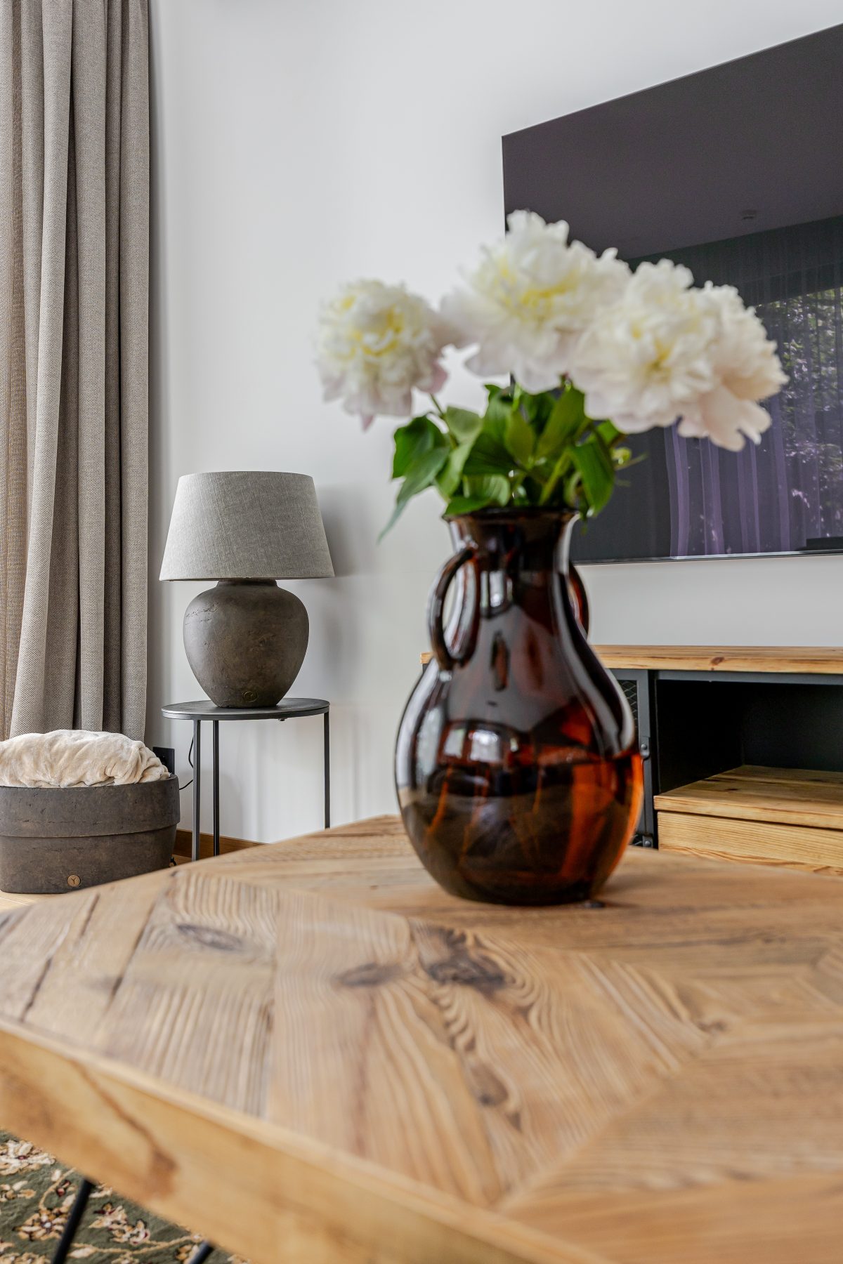 Interjero akcentai gelės ir vazos