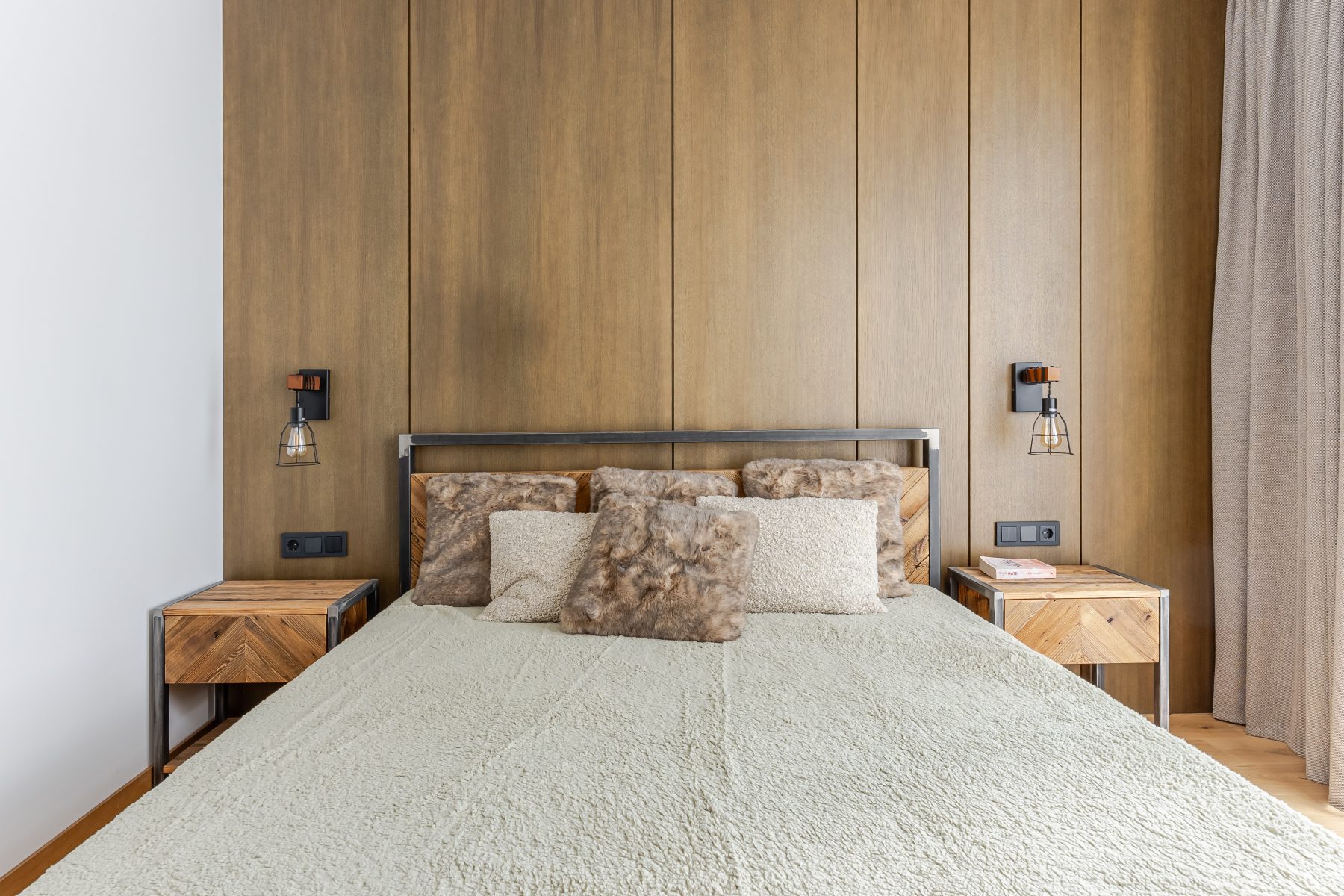 Modernus miegamasis su minimalistiniu dizainu