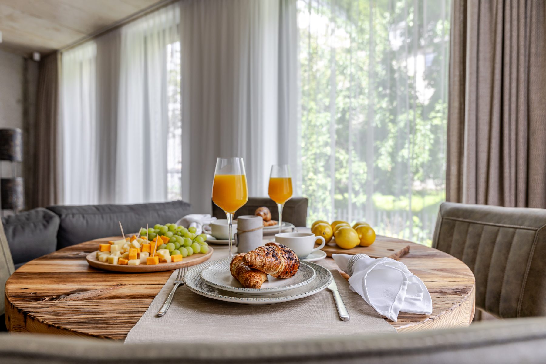 Moderni virtuvė su pilnai integruota buitine technika