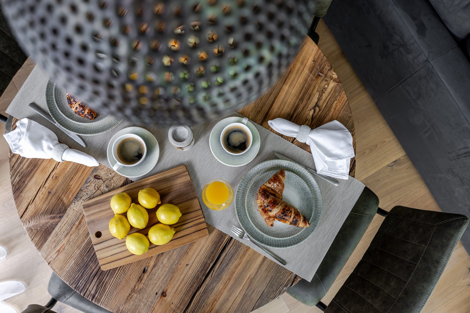 Moderni virtuvė su pilnai integruota buitine technika