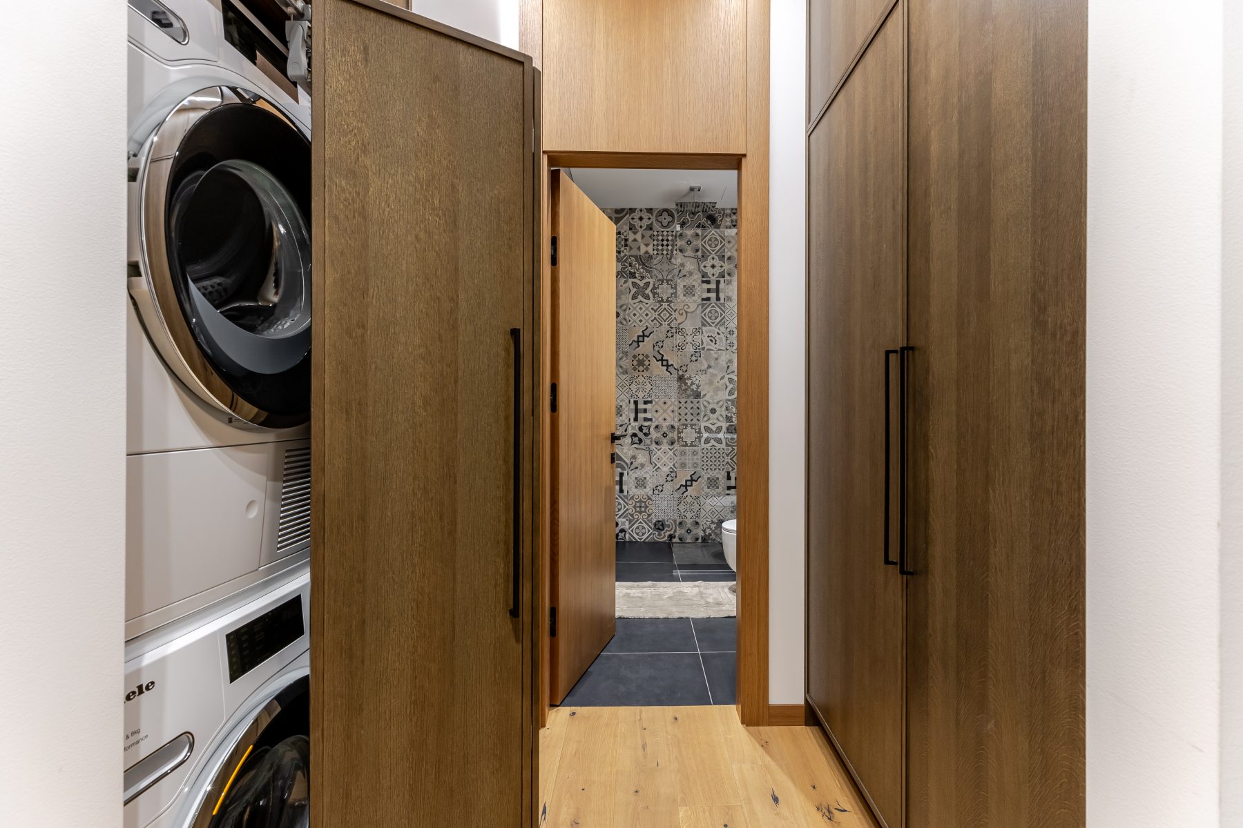 Moderini skalbykla su džiovykle