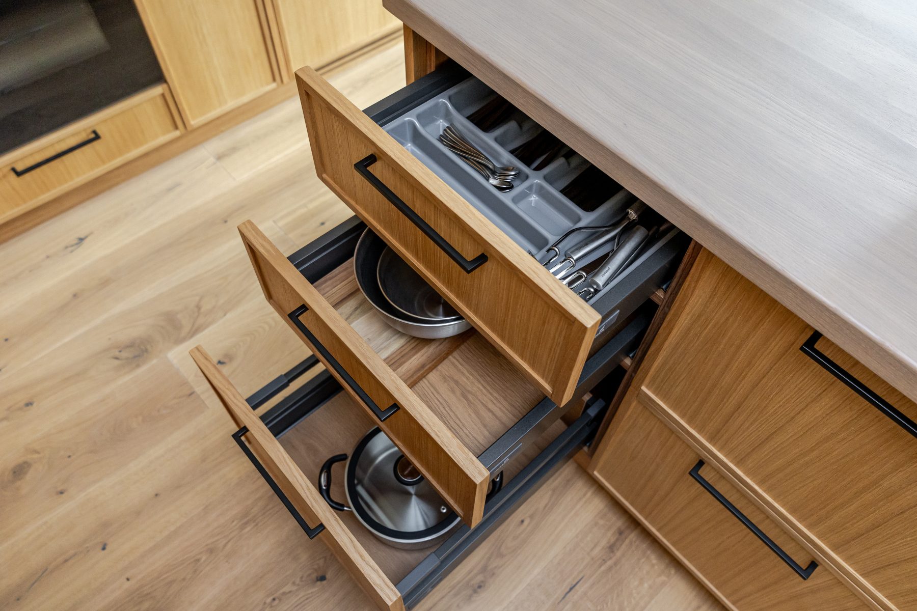 Visi virtuvės įrenkiai ir technika