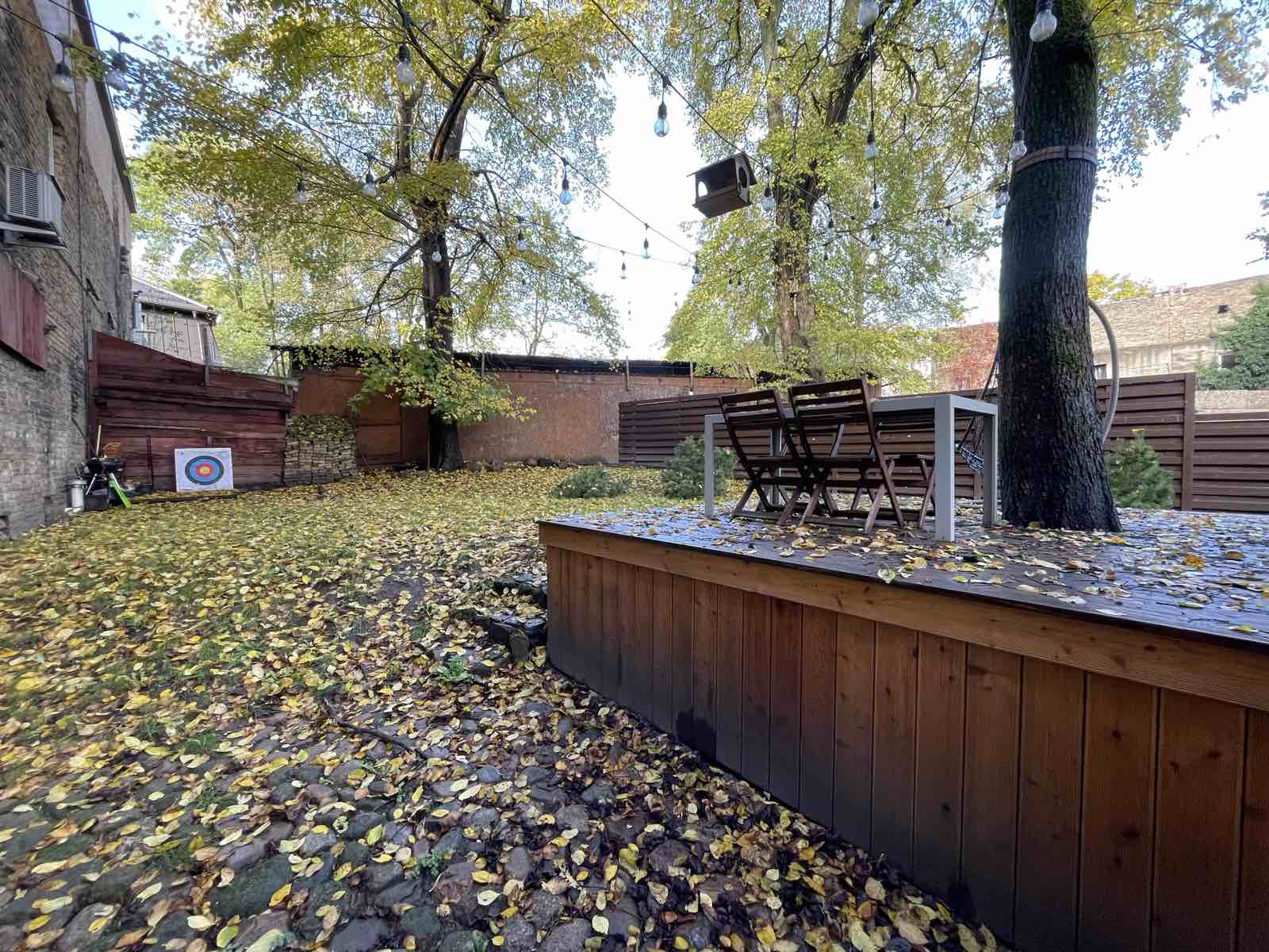 Modernus loft tipo butas su kiemeliu