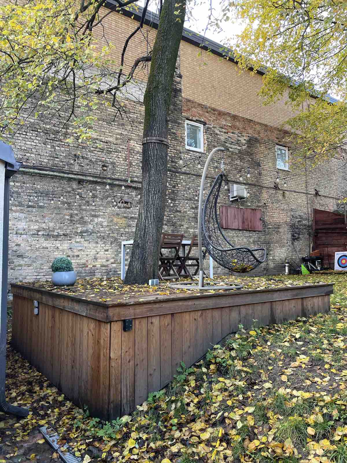 Modernus loft tipo butas su kiemeliu
